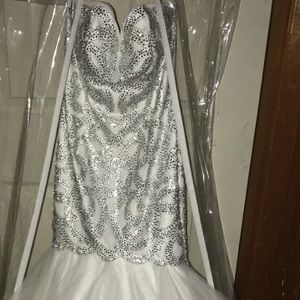 Gorgeous white Alyce Paris mermaid gown